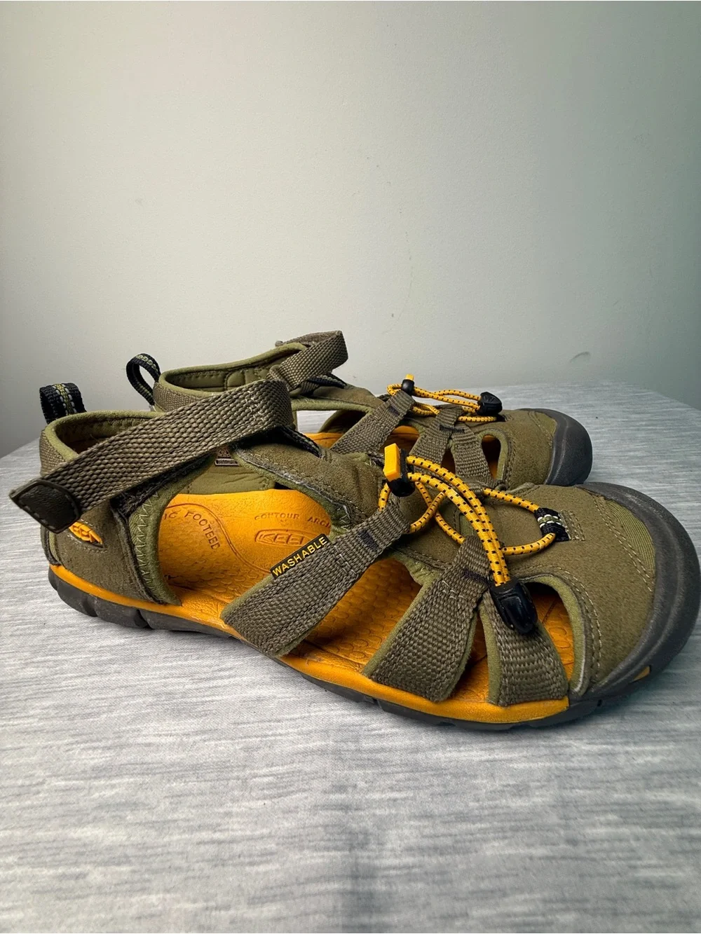 Keen Newport H2 Olive Orange Fisherman Sandals Youth Sz 6